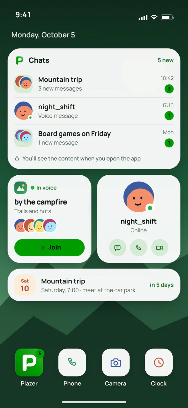 Plazer widgets on the phone screen: new messages and a voice room
