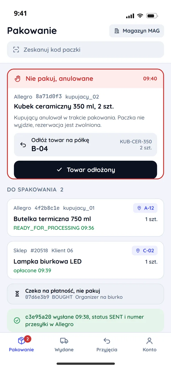 Telefon w magazynie: zamówienie z Allegro anulowane w trakcie pakowania z komunikatem "Nie pakuj" i półką do odłożenia towaru, pod nim zamówienia do spakowania