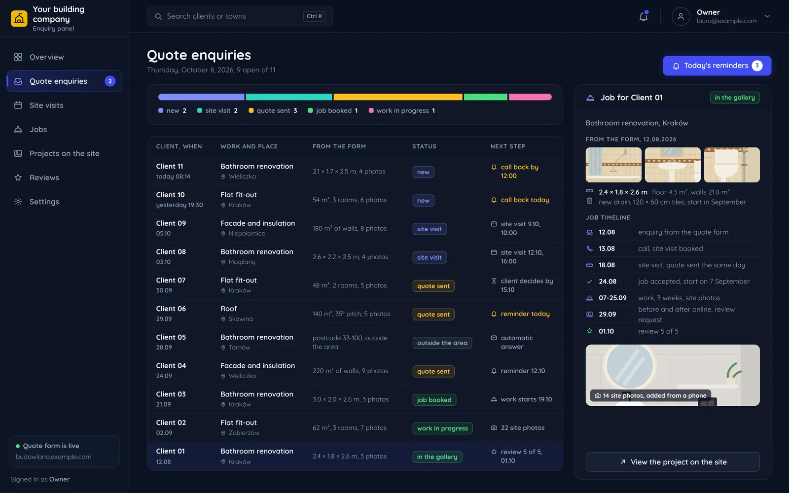 The builder's enquiry panel: enquiry statuses, the list of enquiries with the form data and the next step, the job of Klient 01 with its measurements, form photos, timeline and site photos