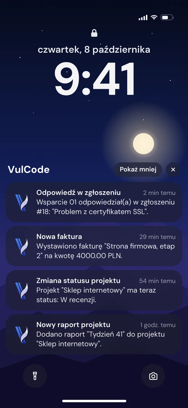 Zablokowany iPhone z czterema powiadomieniami panelu VulCode: odpowiedź w zgłoszeniu, nowa faktura, status projektu i raport
